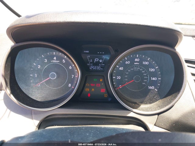 5NPDH4AE2FH615608 Hyundai ELANTRA SE
