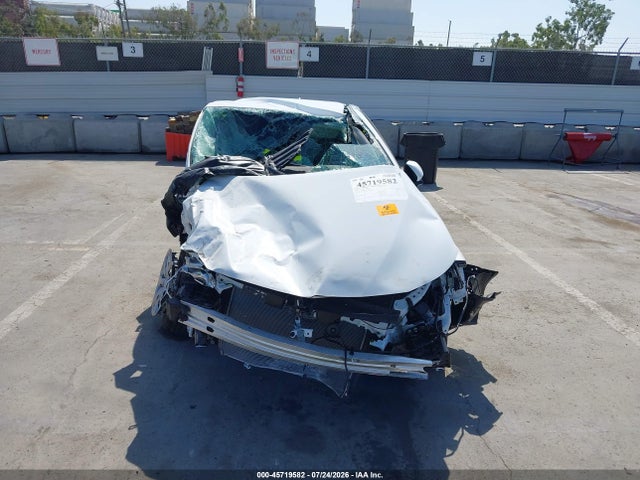 5YFB4MDE8TP371279 Toyota COROLLA LE