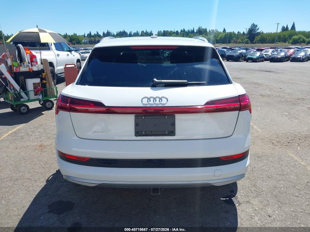 Продаж на аукціоні авто 2019 Audi E-tron Premium Plus, vin: WA1LAAGE6KB022765, номер лоту: 45719587