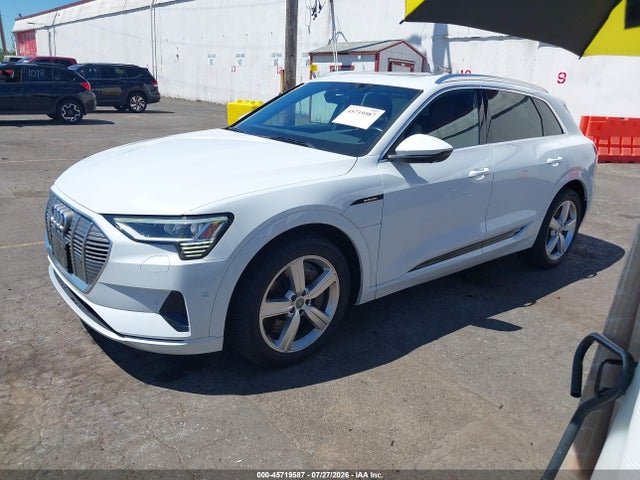 Продаж на аукціоні авто 2019 Audi E-tron Premium Plus, vin: WA1LAAGE6KB022765, номер лоту: 45719587