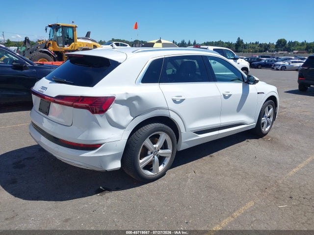 Продаж на аукціоні авто 2019 Audi E-tron Premium Plus, vin: WA1LAAGE6KB022765, номер лоту: 45719587