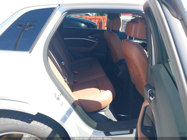 Продаж на аукціоні авто 2019 Audi E-tron Premium Plus, vin: WA1LAAGE6KB022765, номер лоту: 45719587
