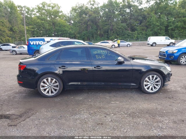 Продажа на аукционе авто 2017 Audi A4 Premium, vin: WAUANAF4XHN005515, номер лота: 45719592