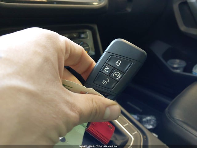 2018 Volkswagen Tiguan 2.0t Se/2.0t Sel მანქანა იყიდება აუქციონზე, vin: 3VV2B7AX1JM014657, აუქციონის ნომერი: 45719685