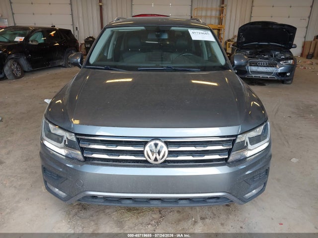 2018 Volkswagen Tiguan 2.0t Se/2.0t Sel მანქანა იყიდება აუქციონზე, vin: 3VV2B7AX1JM014657, აუქციონის ნომერი: 45719685