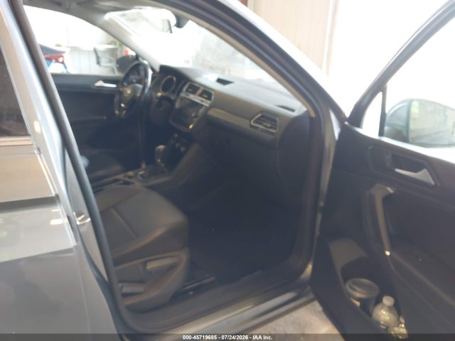 2018 Volkswagen Tiguan 2.0t Se/2.0t Sel მანქანა იყიდება აუქციონზე, vin: 3VV2B7AX1JM014657, აუქციონის ნომერი: 45719685