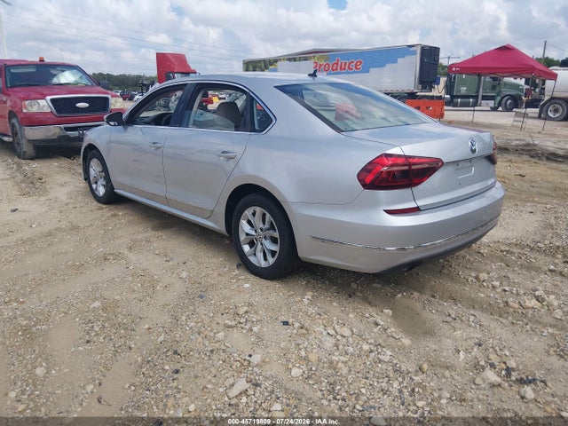 2017 Volkswagen Passat 1.8t S მანქანა იყიდება აუქციონზე, vin: 1VWAT7A3XHC050957, აუქციონის ნომერი: 45719809