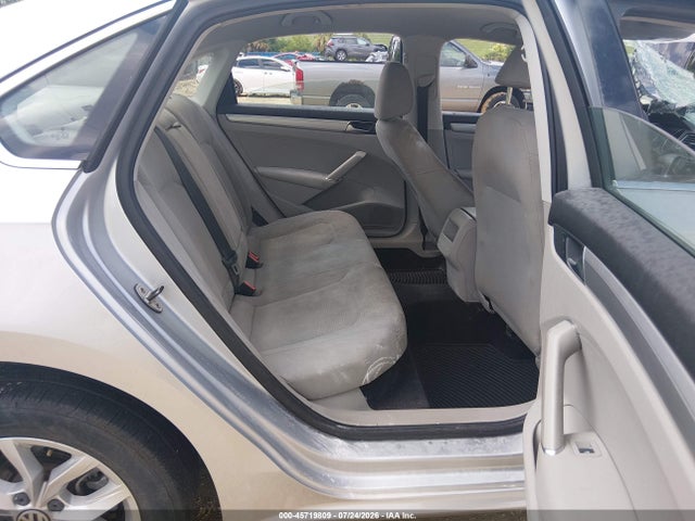 2017 Volkswagen Passat 1.8t S მანქანა იყიდება აუქციონზე, vin: 1VWAT7A3XHC050957, აუქციონის ნომერი: 45719809