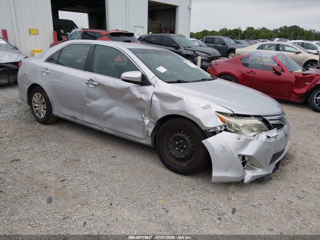 45719857 :رقم المزاد ، 4T4BF1FKXDR327494 vin ، 2013 Toyota Camry Le مزاد بيع