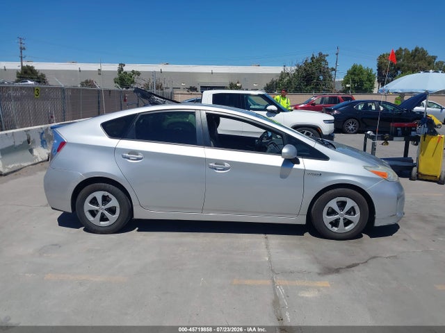 Toyota Prius Three 2014 JTDKN3DU1E1738674 Image 13