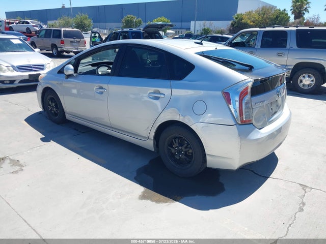 Toyota Prius Three 2014 JTDKN3DU1E1738674 Image 3