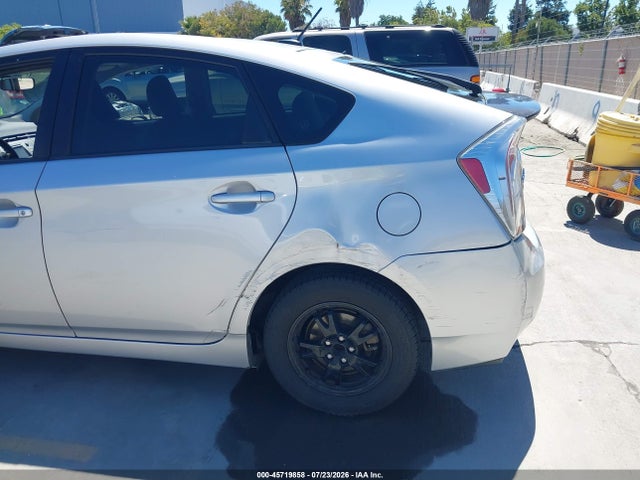Toyota Prius Three 2014 JTDKN3DU1E1738674 Image 6