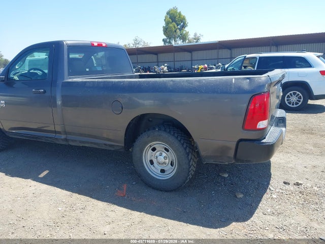 3C6JR7DG1KG503326 RAM 1500 Classic Tradesman 4x4 8&#039; Box