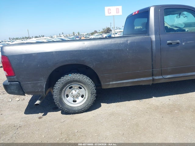 3C6JR7DG1KG503326 RAM 1500 Classic Tradesman 4x4 8&#039; Box