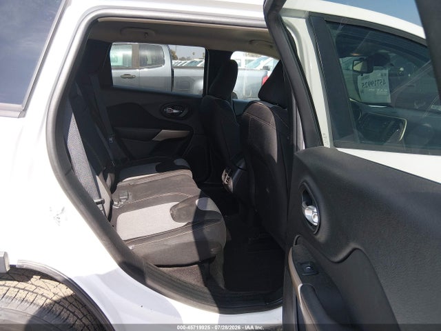 1C4PJMAB0HD225056 Jeep Cherokee Sport