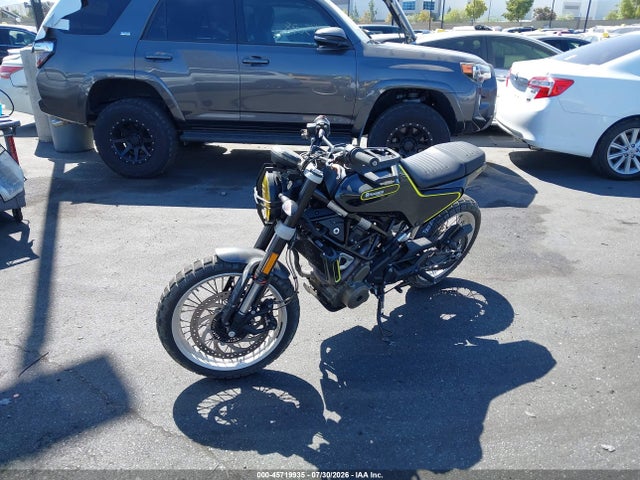 Husqvarna Svartpilen 401 2019 VBKUNJ406KM266197 Image 2