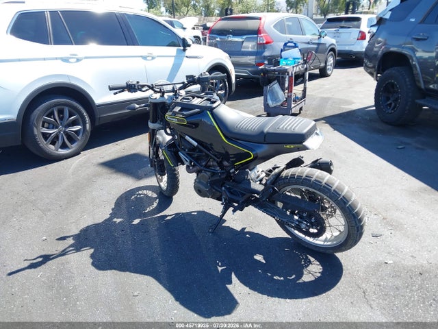 Husqvarna Svartpilen 401 2019 VBKUNJ406KM266197 Image 13