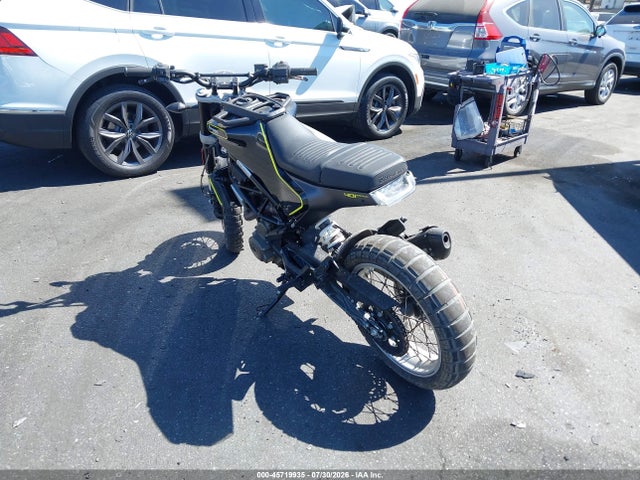 Husqvarna Svartpilen 401 2019 VBKUNJ406KM266197 Image 3