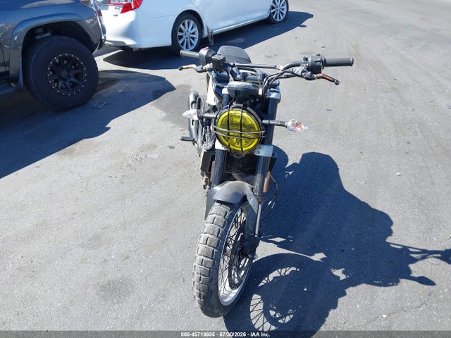 Husqvarna Svartpilen 401 2019 VBKUNJ406KM266197 Image 5