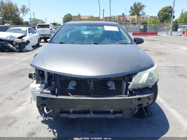 4T1BF1FK1EU439564 Toyota CAMRY SE