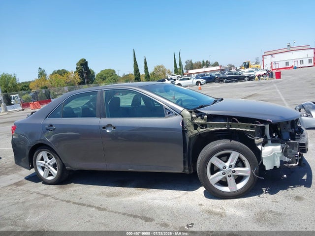 4T1BF1FK1EU439564 Toyota CAMRY SE