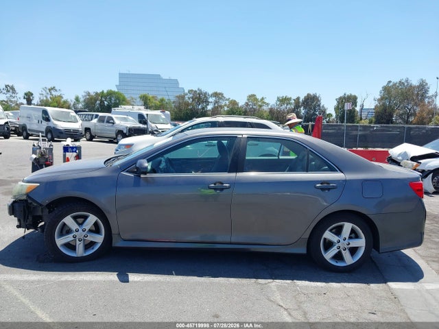 4T1BF1FK1EU439564 Toyota CAMRY SE
