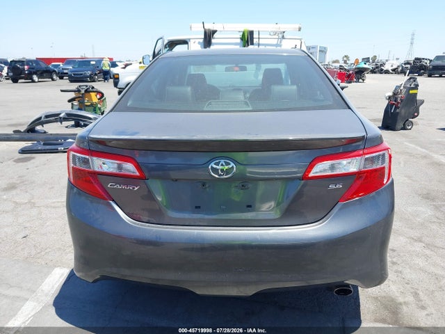 4T1BF1FK1EU439564 Toyota CAMRY SE