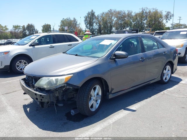 4T1BF1FK1EU439564 Toyota CAMRY SE