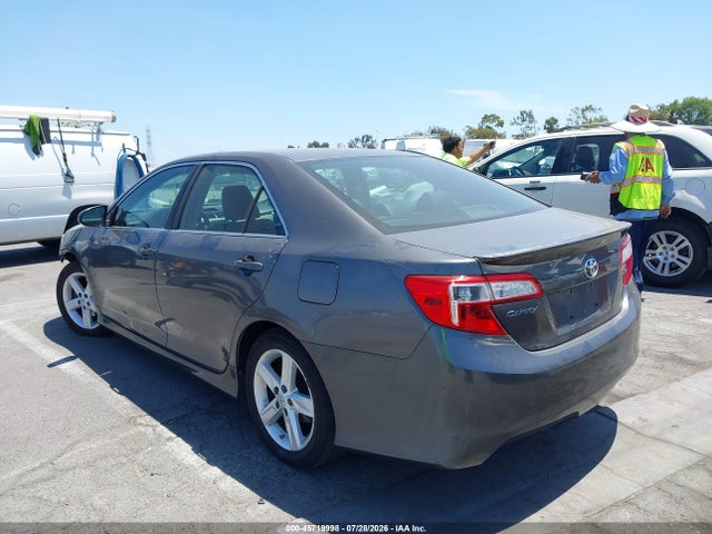 4T1BF1FK1EU439564 Toyota CAMRY SE