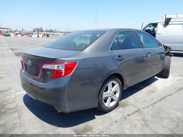 4T1BF1FK1EU439564 Toyota CAMRY SE