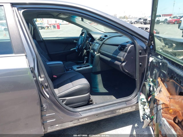 4T1BF1FK1EU439564 Toyota CAMRY SE