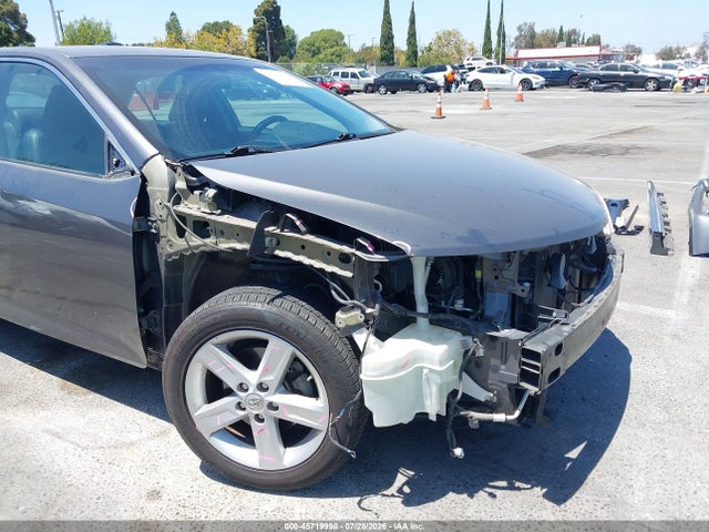 4T1BF1FK1EU439564 Toyota CAMRY SE