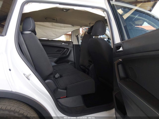 Продаж на аукціоні авто 2022 Volkswagen Tiguan 2.0t S, vin: 3VV1B7AX3NM083710, номер лоту: 45720006