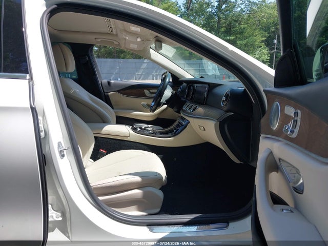 2017 Mercedes-benz E 300 4matic მანქანა იყიდება აუქციონზე, vin: WDDZF4KB6HA144725, აუქციონის ნომერი: 45720097