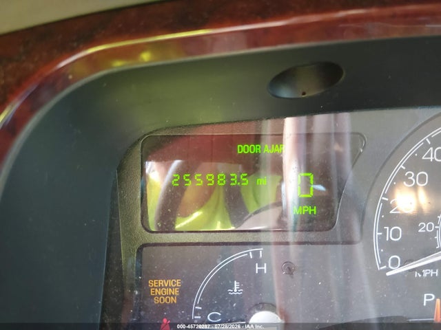 45720287 :رقم المزاد ، 1LNHM81W54Y677671 vin ، 2004 Lincoln Town Car Signature مزاد بيع