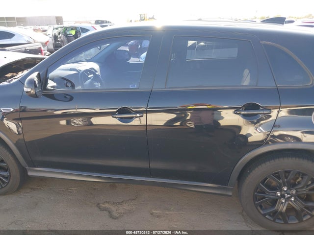 JA4AP3AU0HZ068996 Mitsubishi Outlander Sport 2.0 Le