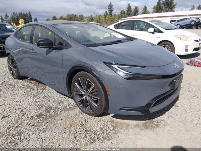 45720419 :رقم المزاد ، JTDADABU7P3001430 vin ، 2023 Toyota Prius Xle Awd-e مزاد بيع