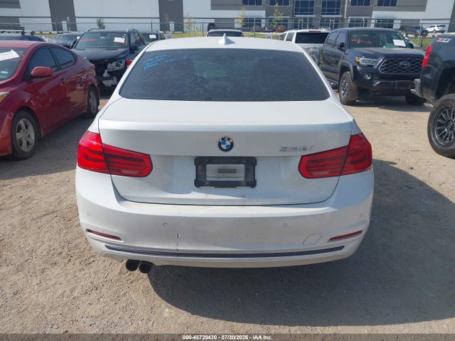 45720430 :رقم المزاد ، WBA8E9G51GNU28454 vin ، 2016 Bmw 328i مزاد بيع