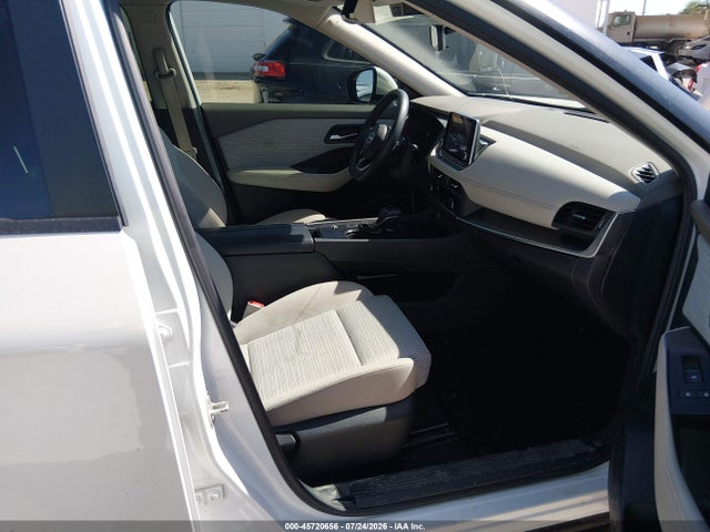 JN8BT3BA8PW436100 Nissan Rogue Sv Fwd