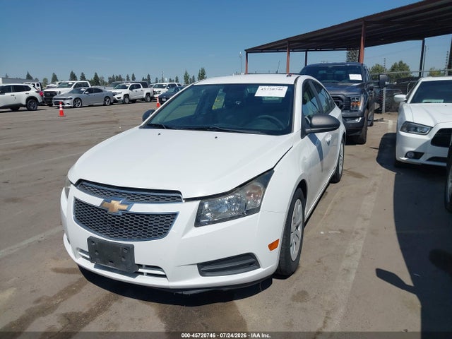 1G1PA5SG3E7133281 Chevrolet Cruze Ls Auto