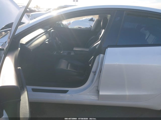 Tesla Model 3 Standard Range Plus Rear-wheel Drive 2021 5YJ3E1EA0MF871834 Image 5