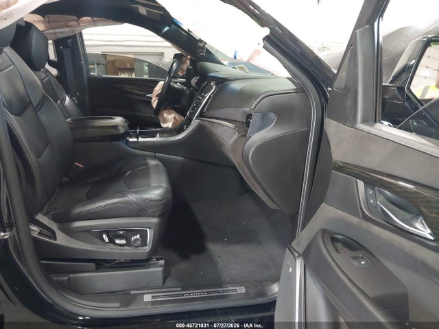 45721031 :رقم المزاد ، 1GYS4DKJ5GR400310 vin ، 2016 Cadillac Escalade Platinum مزاد بيع