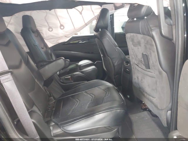 45721031 :رقم المزاد ، 1GYS4DKJ5GR400310 vin ، 2016 Cadillac Escalade Platinum مزاد بيع