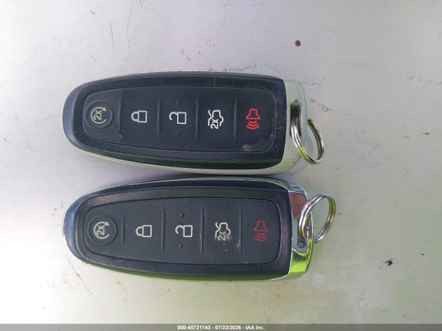1FMCU0J91JUB28090 Ford Escape Titanium