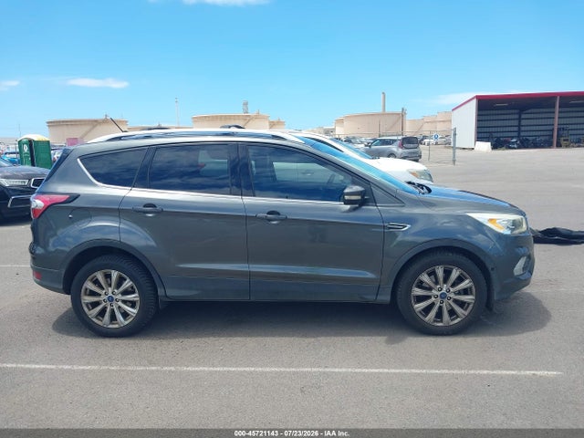 1FMCU0J91JUB28090 Ford Escape Titanium