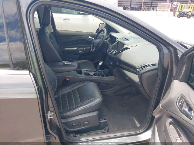1FMCU0J91JUB28090 Ford Escape Titanium