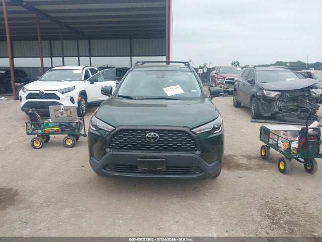 45721303 :رقم المزاد ، 7MUCAAAG3NV028817 vin ، 2022 Toyota Corolla Cross Le مزاد بيع
