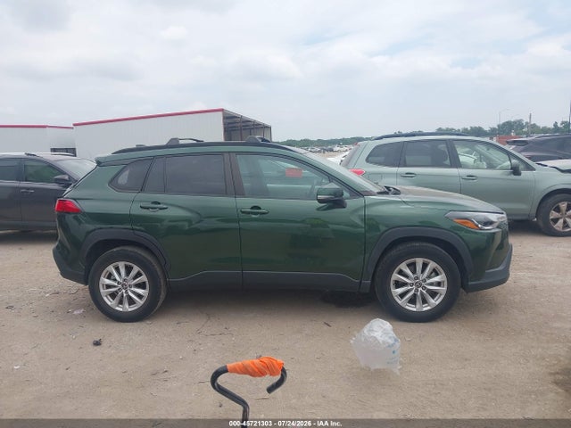 45721303 :رقم المزاد ، 7MUCAAAG3NV028817 vin ، 2022 Toyota Corolla Cross Le مزاد بيع