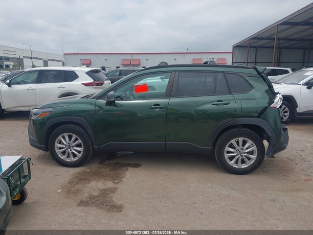 45721303 :رقم المزاد ، 7MUCAAAG3NV028817 vin ، 2022 Toyota Corolla Cross Le مزاد بيع