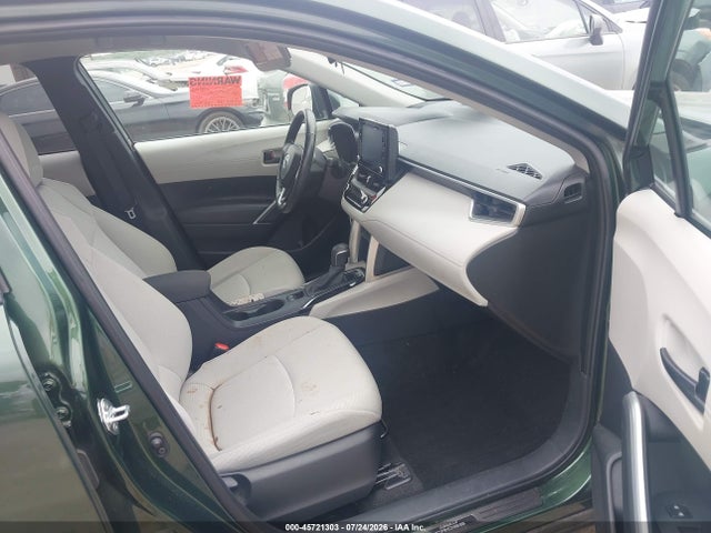 45721303 :رقم المزاد ، 7MUCAAAG3NV028817 vin ، 2022 Toyota Corolla Cross Le مزاد بيع